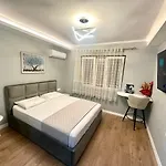 Enia's Center - 30 Meters From Skanderbeg Square Daire