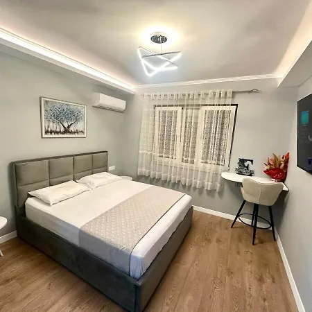 Enia's Center - 30 Meters From Skanderbeg Square شقة