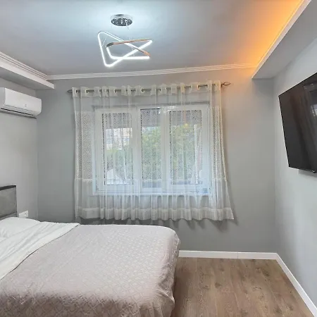 Enia's Center - 30 Meters From Skanderbeg Square شقة *