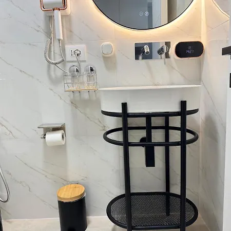 Enia's Center - 30 Meters From Skanderbeg Square شقة