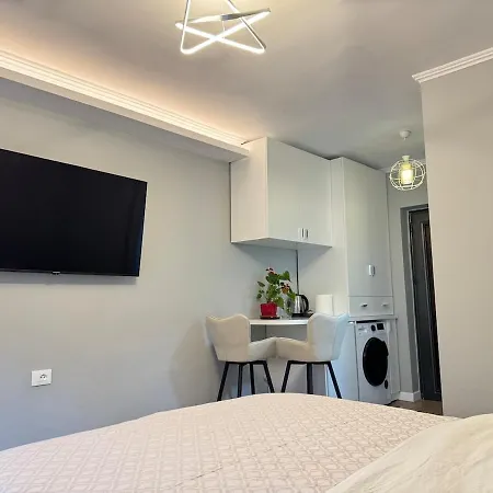 Enia's Center - 30 Meters From Skanderbeg Square Tiran