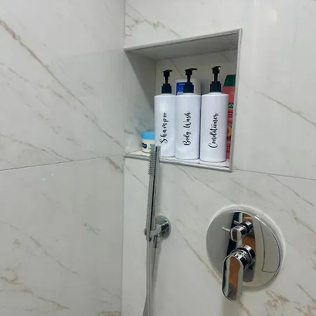 Enia's Center - 30 Meters From Skanderbeg Square Apartamento