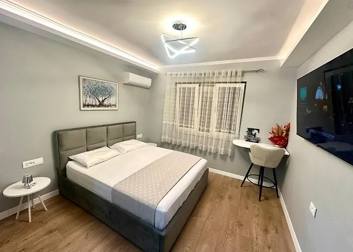 Enia's Center - 30 Meters From Skanderbeg Square Appartamento