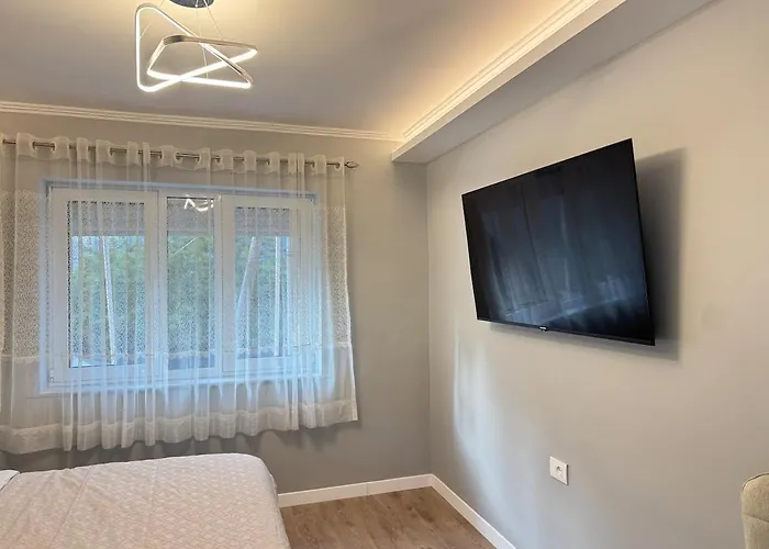 Enia's Center - 30 Meters From Skanderbeg Square