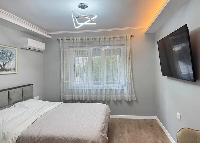 Enia's Center - 30 Meters From Skanderbeg Square Appartamento *