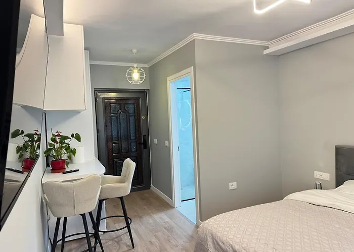 Enia's Center - 30 Meters From Skanderbeg Square