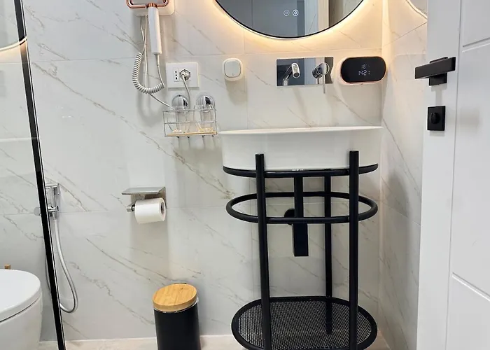 Enia's Center - 30 Meters From Skanderbeg Square Appartamento