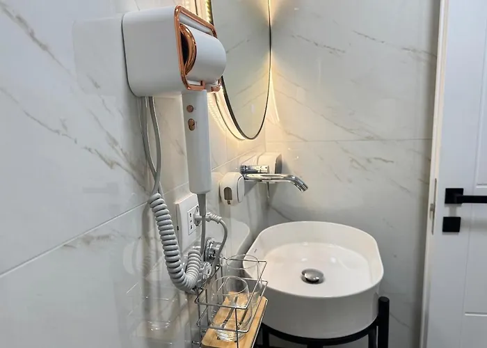 Enia's Center - 30 Meters From Skanderbeg Square Appartamento